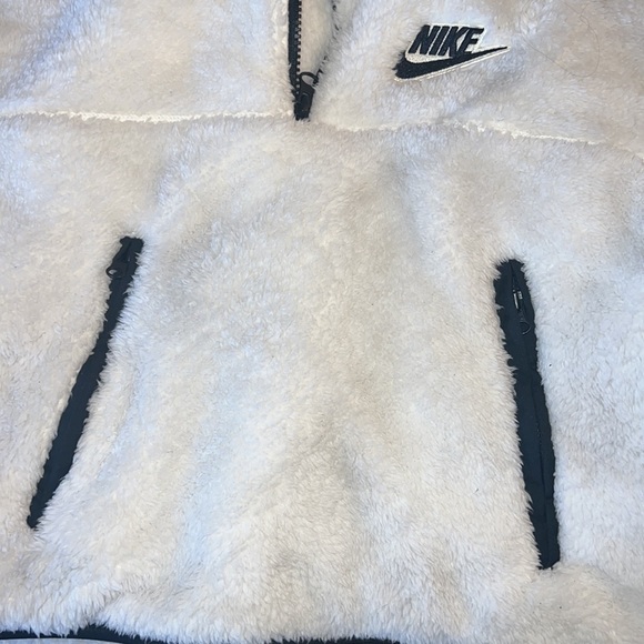 Nike jacket - Picture 3 of 5